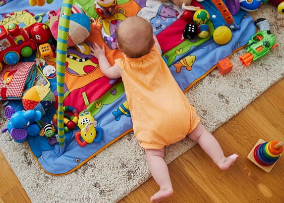 the baby can learn the basics of cause and effect with baby play mat