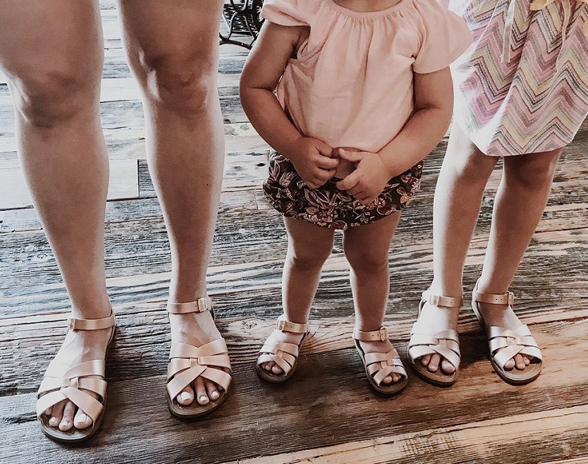 old navy white canvas shoes