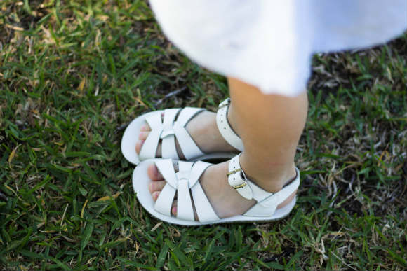 saltwater sandals wide feet