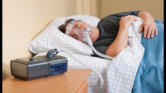 man-sleeping-with-bipap-device