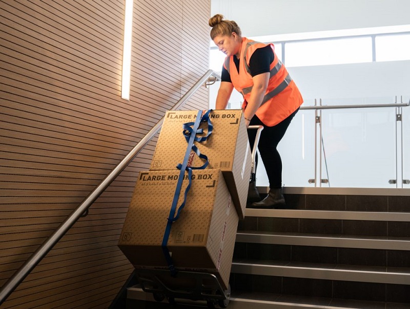 working with hand truck 