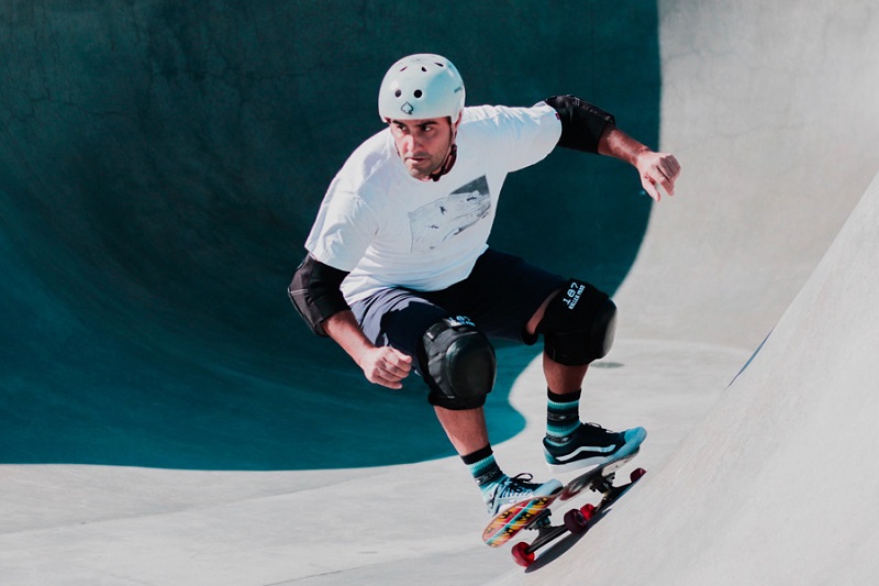 picture of a man on a skateboard with white helmet