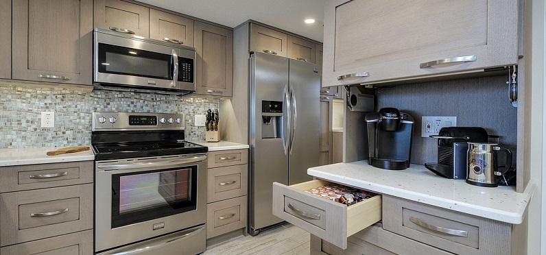 picture of a kitchen with a lot of appliances 