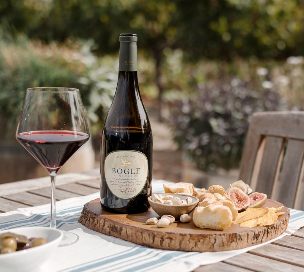 pinor noir wine outdoor table