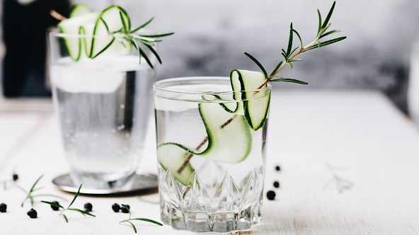 two glasses of gin and tonic