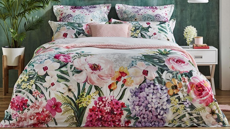 bedsheet with flowers design