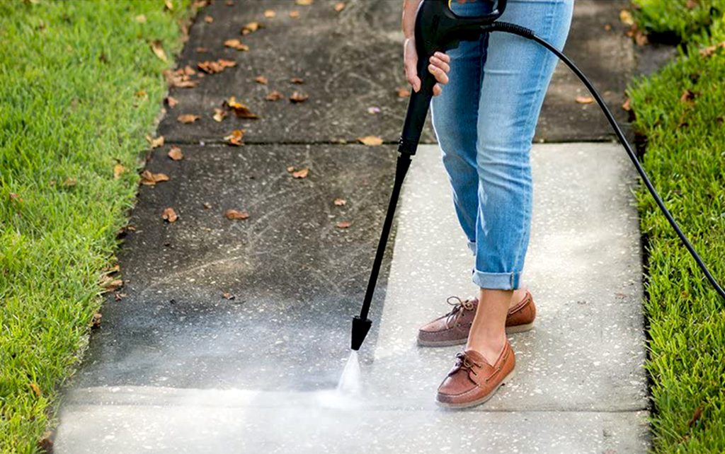 Cleaning with electric pressure washer without chemicals