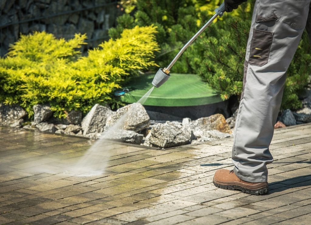 Cleaning with electric pressure washers