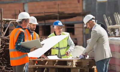 construction-workers-communication-worksite